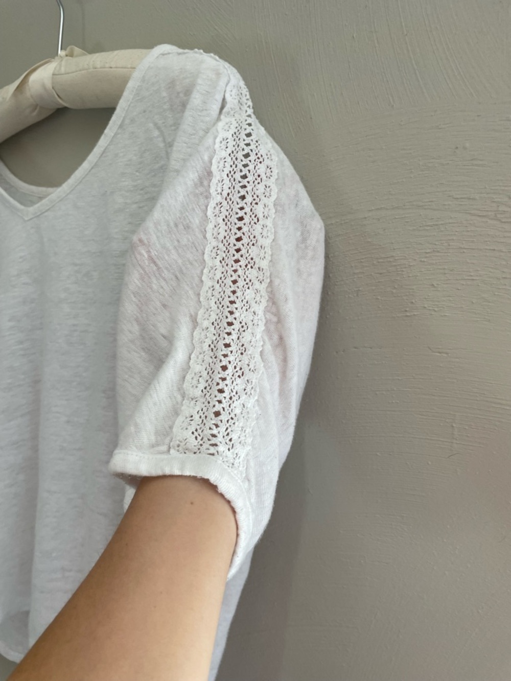 Garnet Hill White V-Neck Linen-Blend Short Sleeve Top - Picture 4 of 6